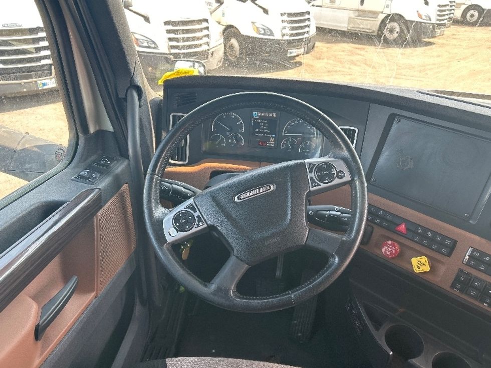 Sleeper Tractor-Heavy Duty Tractors-Freightliner-2020-T12664ST-San Diego-CA-736,397\n\t\tmiles-$ 49,250 - Image 11