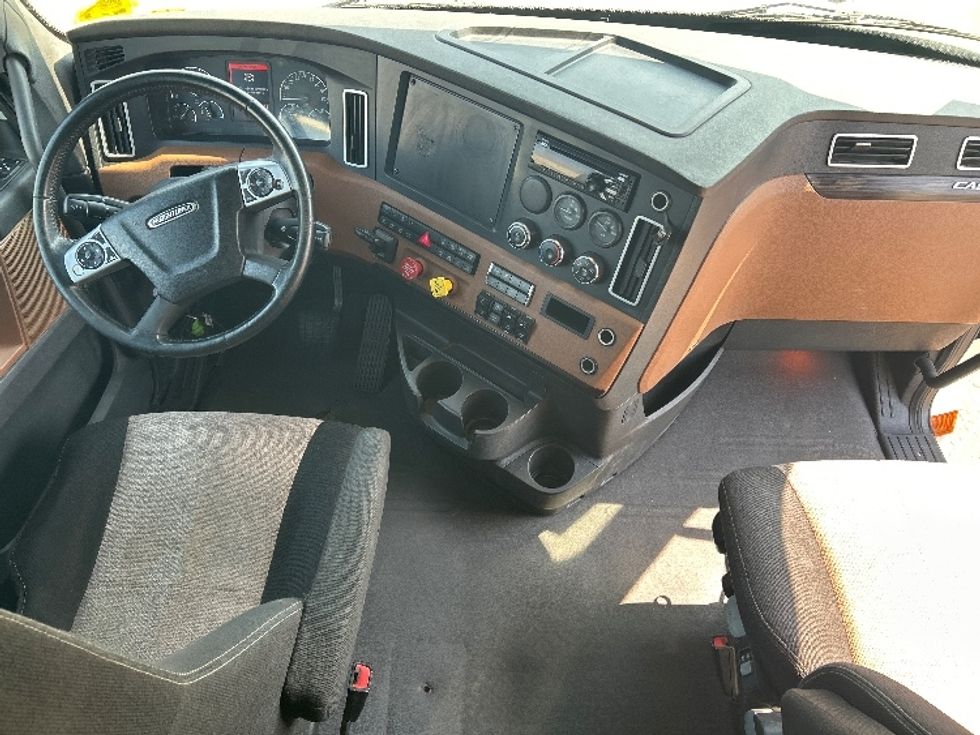 Sleeper Tractor-Heavy Duty Tractors-Freightliner-2020-T12664ST-San Diego-CA-736,397\n\t\tmiles-$ 49,250 - Image 12