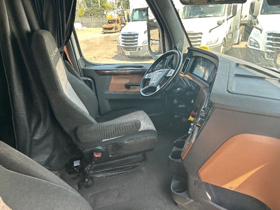 Sleeper Tractor-Heavy Duty Tractors-Freightliner-2020-T12664ST-San Diego-CA-736,397\n\t\tmiles-$ 49,250 - Image 15