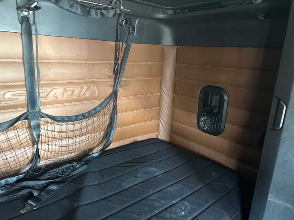 Sleeper Tractor-Heavy Duty Tractors-Freightliner-2020-T12664ST-San Diego-CA-736,397\n\t\tmiles-$ 49,250 - Image 18