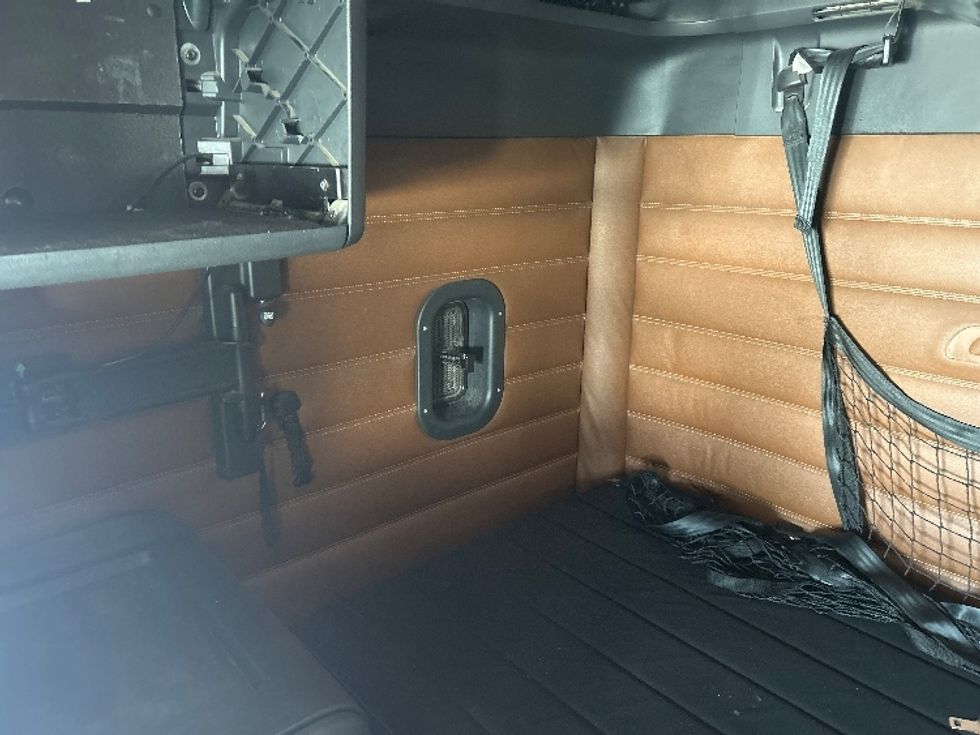 Sleeper Tractor-Heavy Duty Tractors-Freightliner-2020-T12664ST-San Diego-CA-736,397\n\t\tmiles-$ 49,250 - Image 19