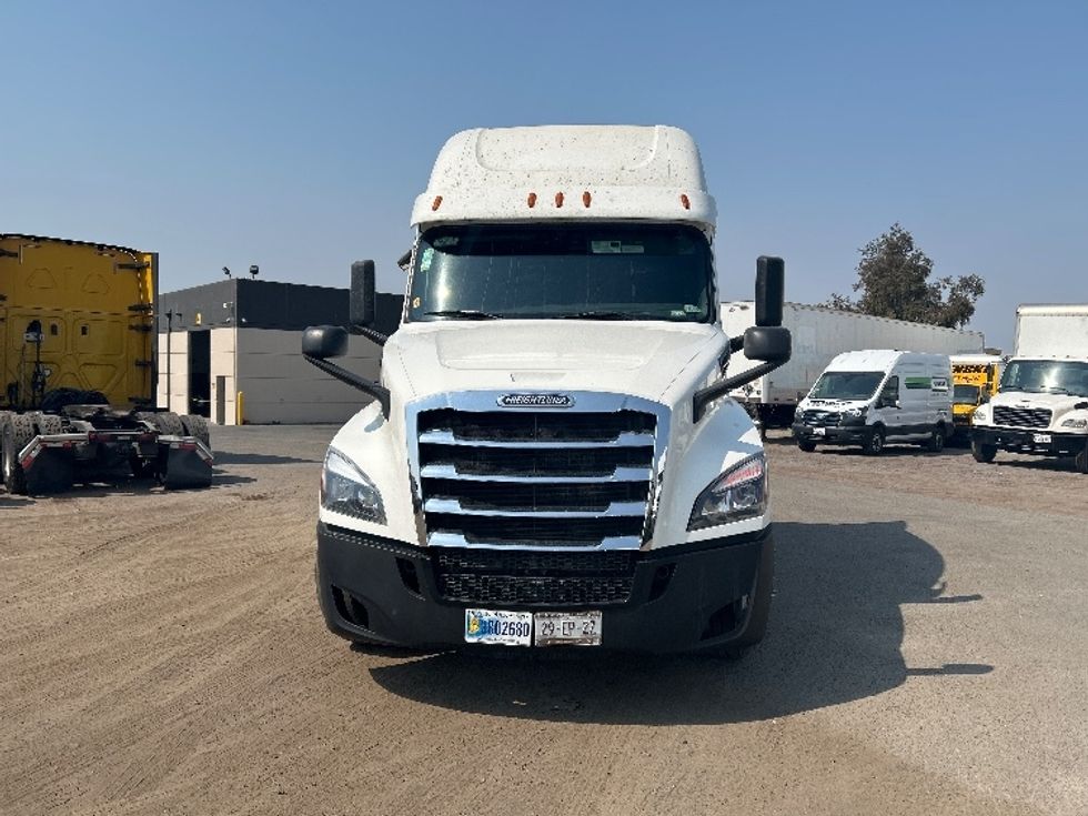 Sleeper Tractor-Heavy Duty Tractors-Freightliner-2020-T12664ST-San Diego-CA-736,397\n\t\tmiles-$ 49,250 - Image 2