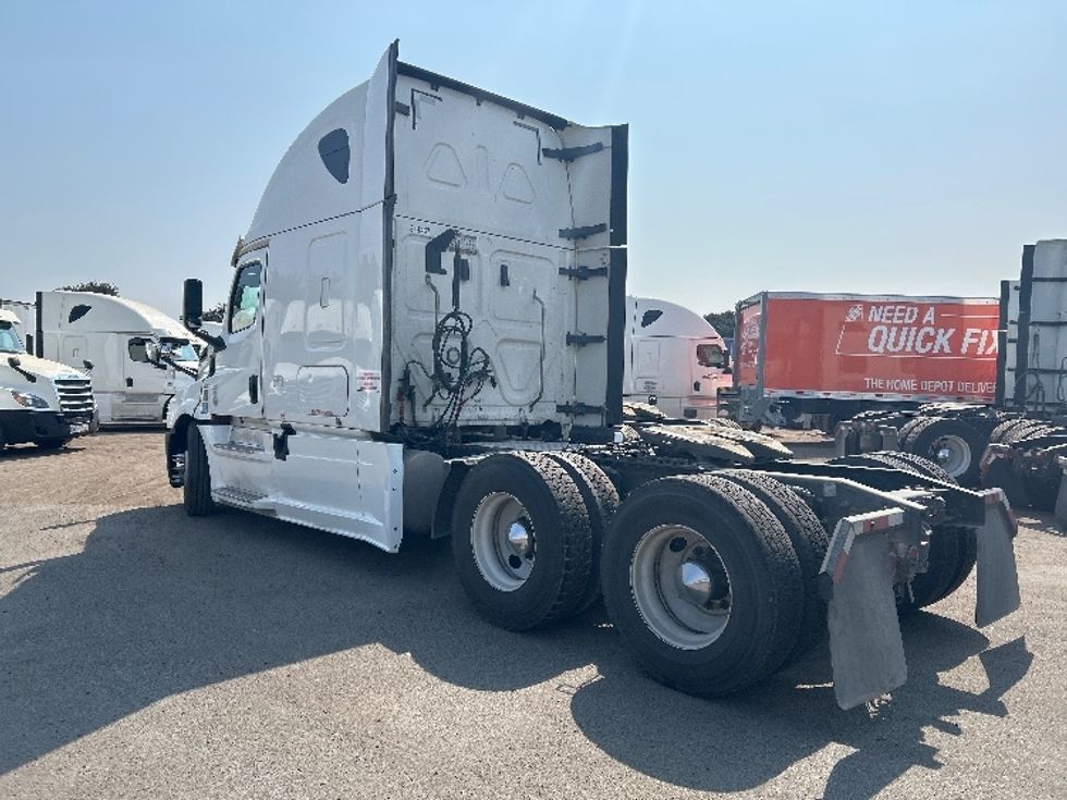 Sleeper Tractor-Heavy Duty Tractors-Freightliner-2020-T12664ST-San Diego-CA-736,397\n\t\tmiles-$ 49,250 - Image 5