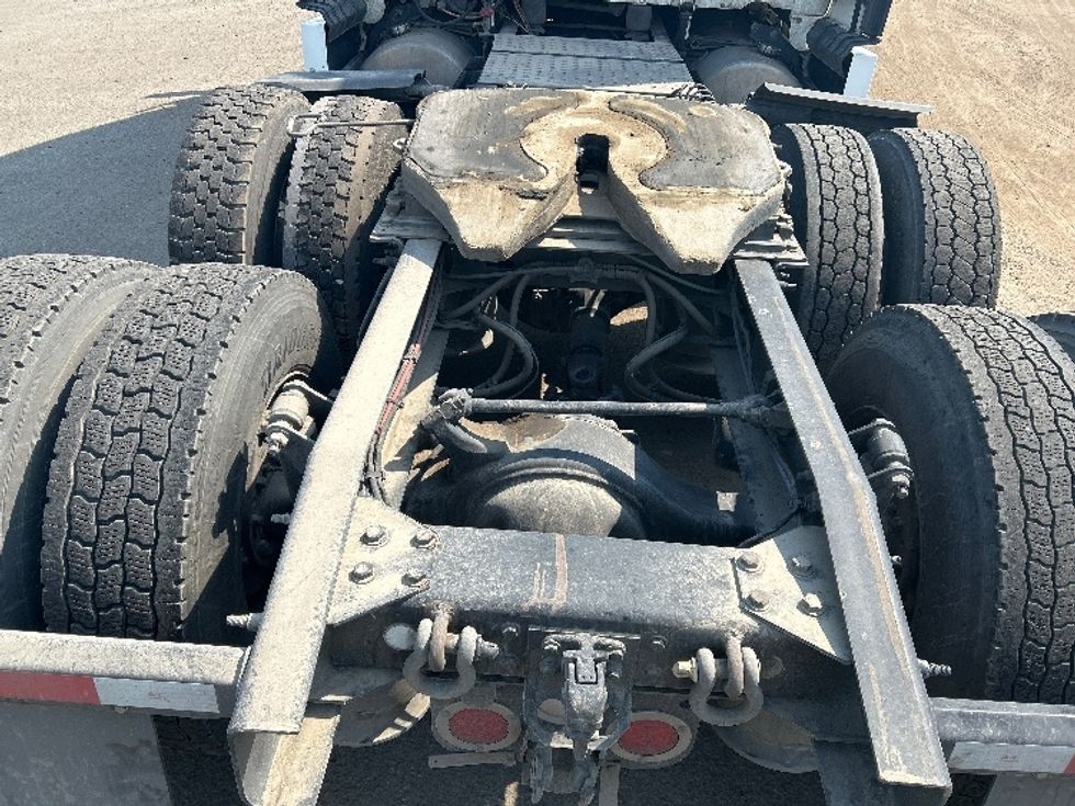 Sleeper Tractor-Heavy Duty Tractors-Freightliner-2020-T12664ST-San Diego-CA-736,397\n\t\tmiles-$ 49,250 - Image 6