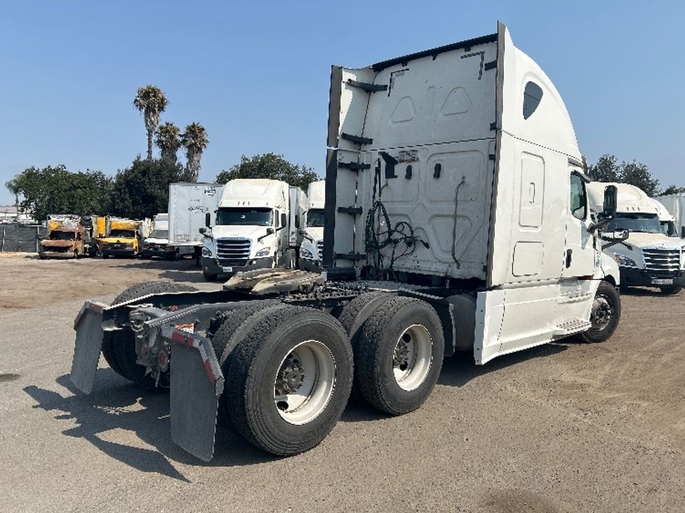 Sleeper Tractor-Heavy Duty Tractors-Freightliner-2020-T12664ST-San Diego-CA-736,397\n\t\tmiles-$ 49,250 - Image 7