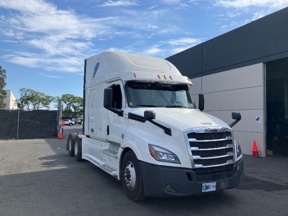 Sleeper Tractor-Heavy Duty Tractors-Freightliner-2020-T12664ST-San Diego-CA-791,747\n\t\tmiles-$ 12,000 - Image 1