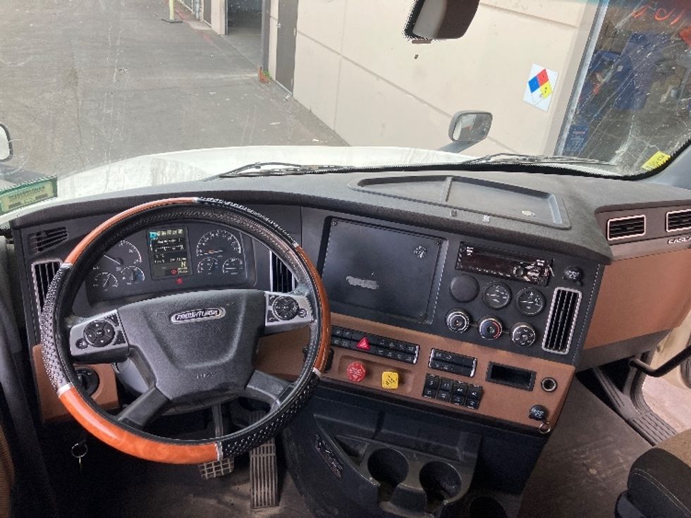 Sleeper Tractor-Heavy Duty Tractors-Freightliner-2020-T12664ST-San Diego-CA-791,747\n\t\tmiles-$ 12,000 - Image 10