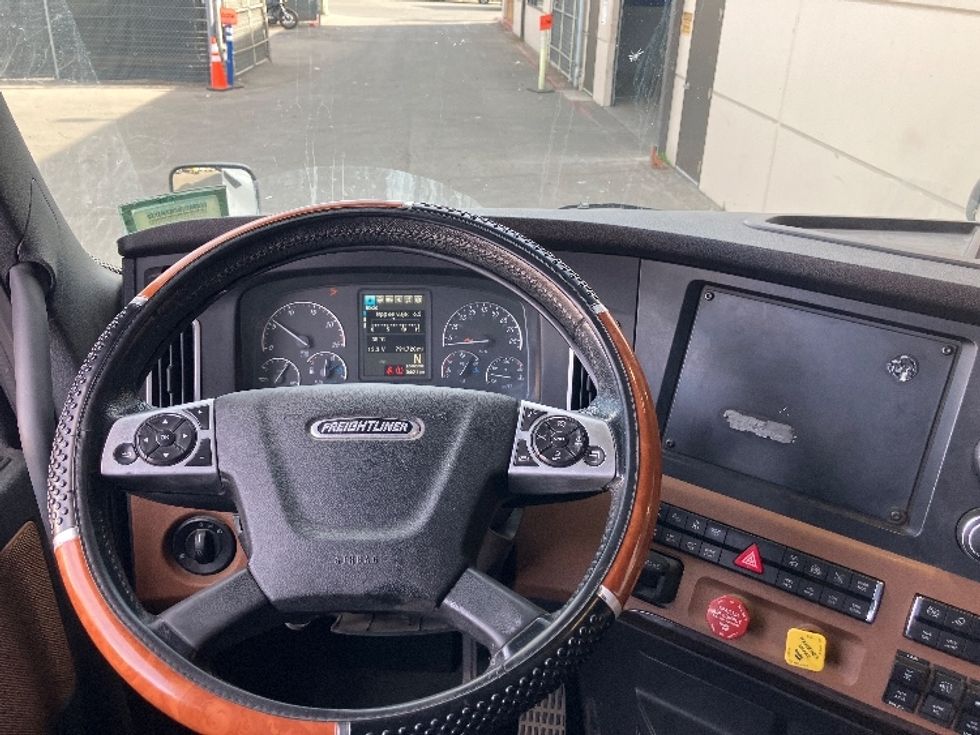 Sleeper Tractor-Heavy Duty Tractors-Freightliner-2020-T12664ST-San Diego-CA-791,747\n\t\tmiles-$ 12,000 - Image 11
