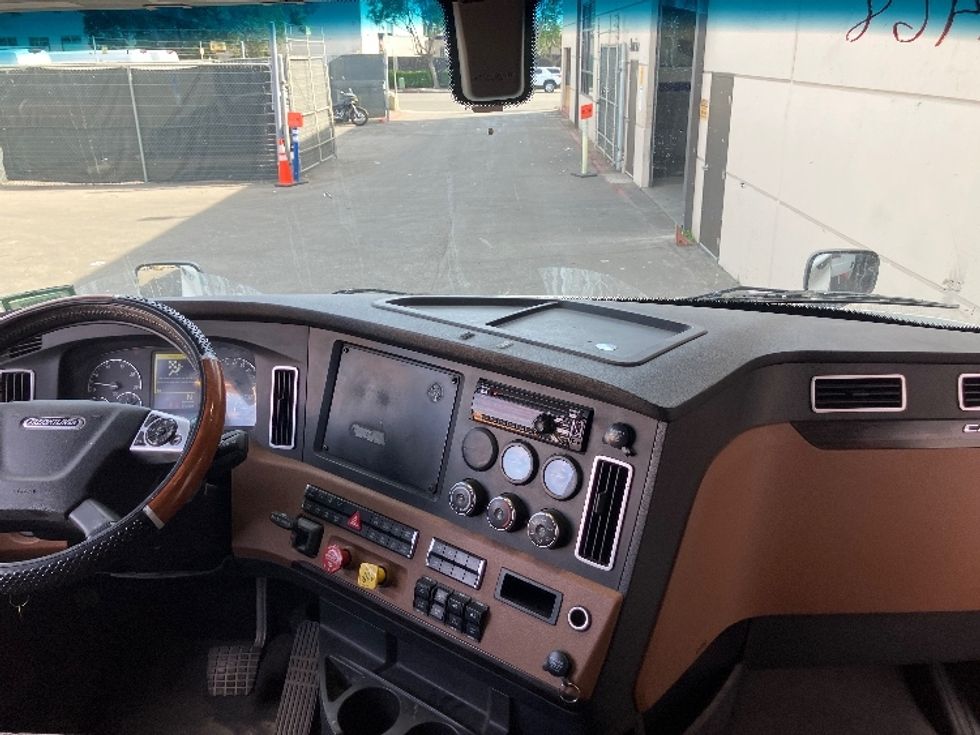Sleeper Tractor-Heavy Duty Tractors-Freightliner-2020-T12664ST-San Diego-CA-791,747\n\t\tmiles-$ 12,000 - Image 12