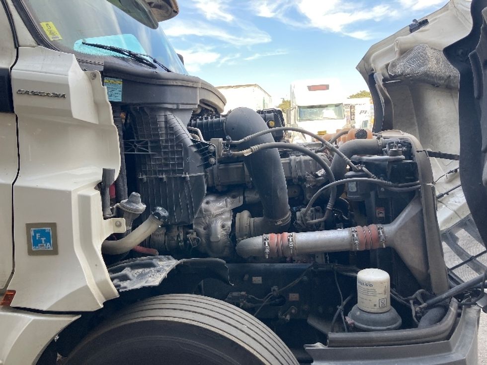 Sleeper Tractor-Heavy Duty Tractors-Freightliner-2020-T12664ST-San Diego-CA-791,747\n\t\tmiles-$ 12,000 - Image 20