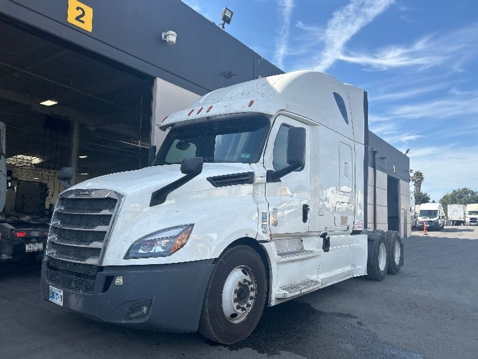 Sleeper Tractor-Heavy Duty Tractors-Freightliner-2020-T12664ST-San Diego-CA-791,747\n\t\tmiles-$ 12,000 - Image 3