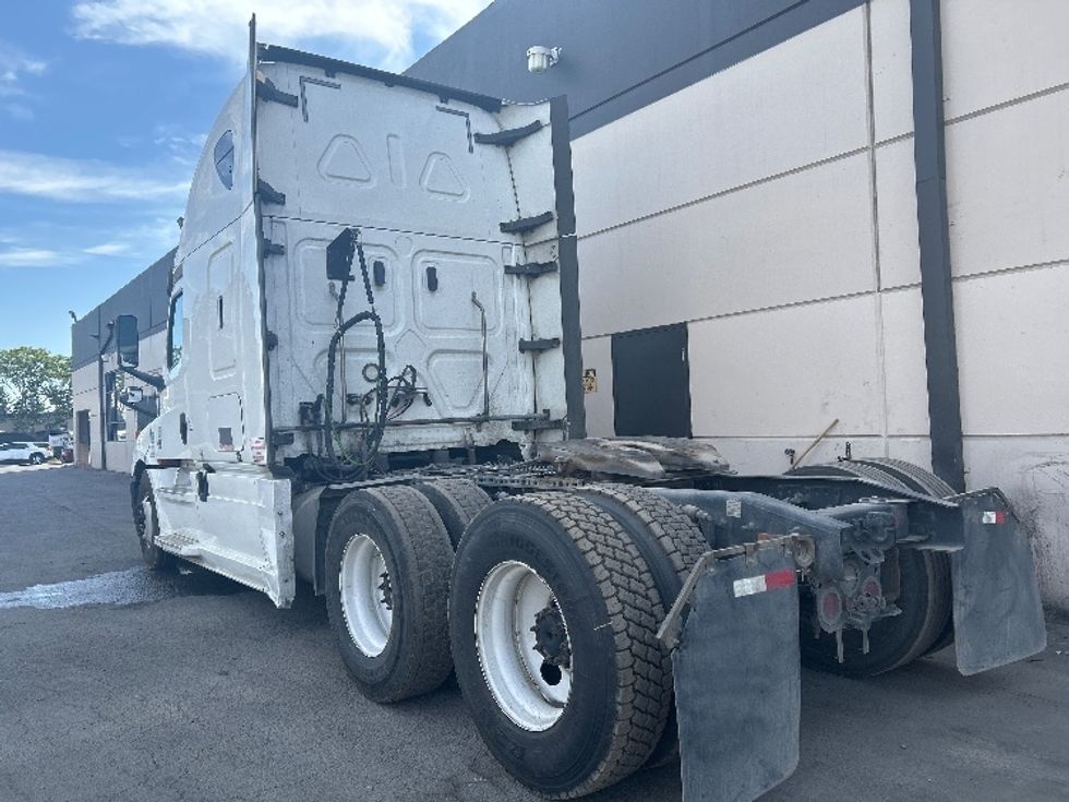 Sleeper Tractor-Heavy Duty Tractors-Freightliner-2020-T12664ST-San Diego-CA-791,747\n\t\tmiles-$ 12,000 - Image 5
