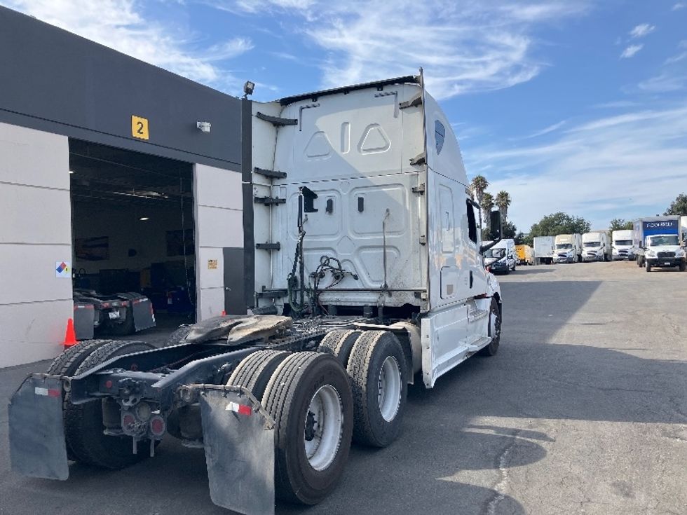 Sleeper Tractor-Heavy Duty Tractors-Freightliner-2020-T12664ST-San Diego-CA-791,747\n\t\tmiles-$ 12,000 - Image 7