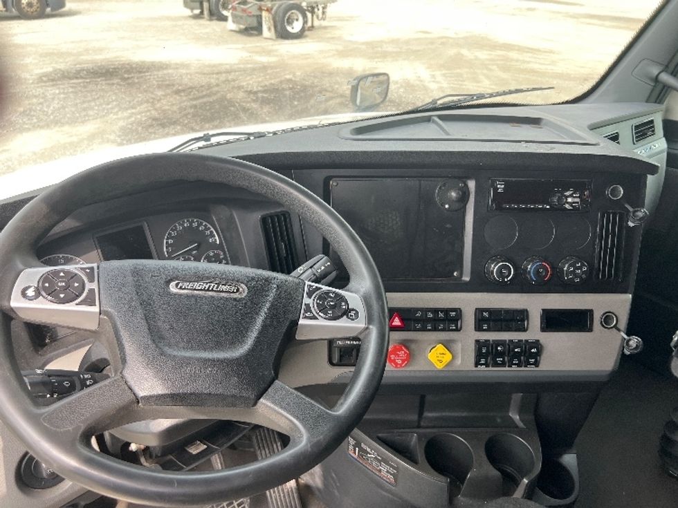 Sleeper Tractor-Heavy Duty Tractors-Freightliner-2020-T12664ST-Sellersburg-IN-484,050\n\t\tmiles-$ 63,250 - Image 11