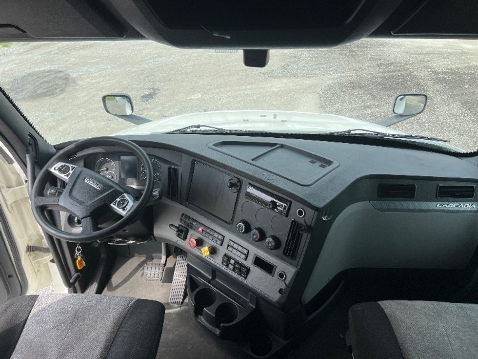 Sleeper Tractor-Heavy Duty Tractors-Freightliner-2020-T12664ST-Sellersburg-IN-484,050\n\t\tmiles-$ 63,250 - Image 12