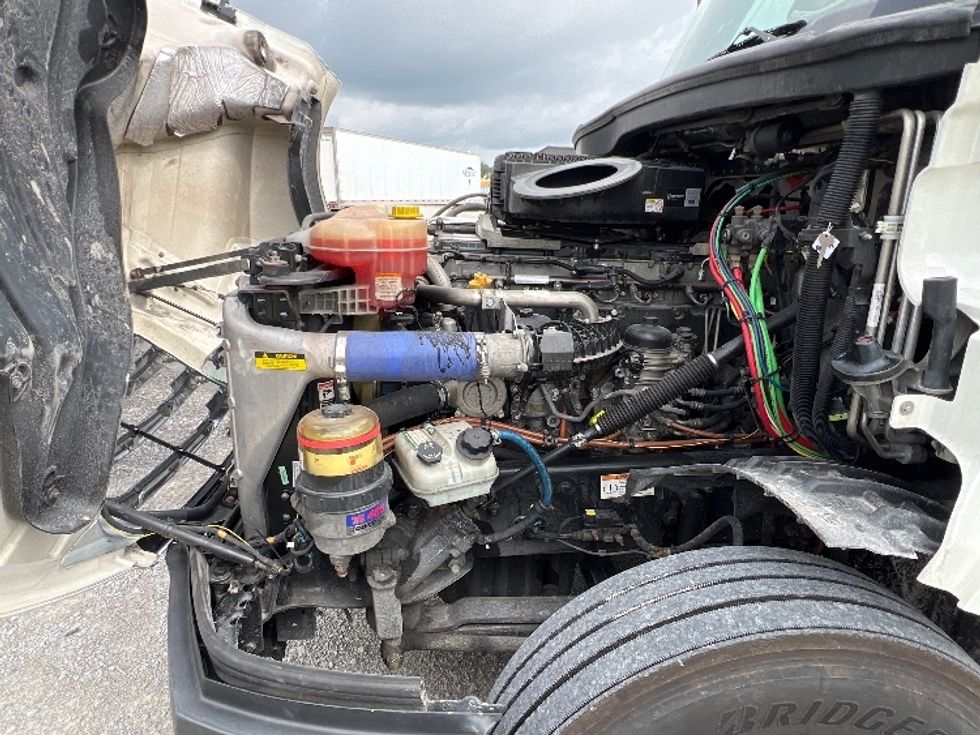 Sleeper Tractor-Heavy Duty Tractors-Freightliner-2020-T12664ST-Sellersburg-IN-484,050\n\t\tmiles-$ 63,250 - Image 21