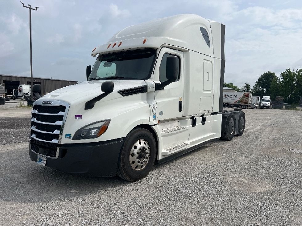Sleeper Tractor-Heavy Duty Tractors-Freightliner-2020-T12664ST-Sellersburg-IN-484,050\n\t\tmiles-$ 63,250 - Image 3