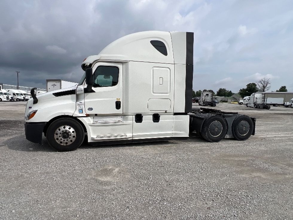 Sleeper Tractor-Heavy Duty Tractors-Freightliner-2020-T12664ST-Sellersburg-IN-484,050\n\t\tmiles-$ 63,250 - Image 4