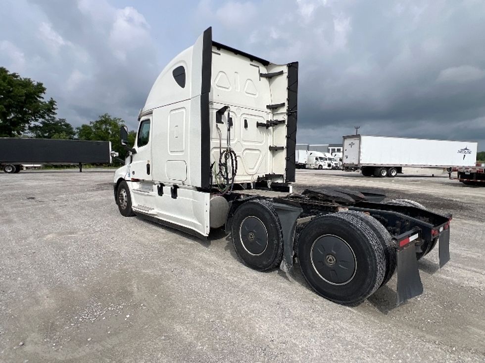 Sleeper Tractor-Heavy Duty Tractors-Freightliner-2020-T12664ST-Sellersburg-IN-484,050\n\t\tmiles-$ 63,250 - Image 5