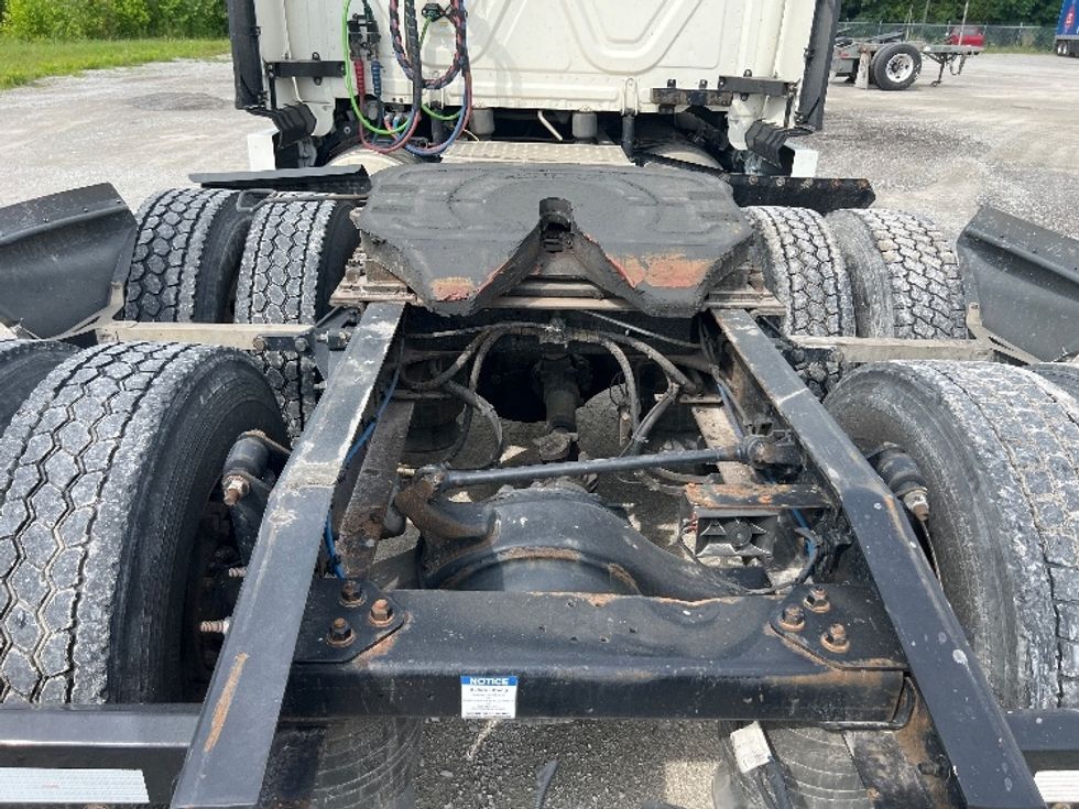 Sleeper Tractor-Heavy Duty Tractors-Freightliner-2020-T12664ST-Sellersburg-IN-484,050\n\t\tmiles-$ 63,250 - Image 6