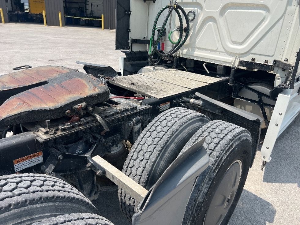 Sleeper Tractor-Heavy Duty Tractors-Freightliner-2020-T12664ST-Sellersburg-IN-520,243\n\t\tmiles-$ 61,000 - Image 23