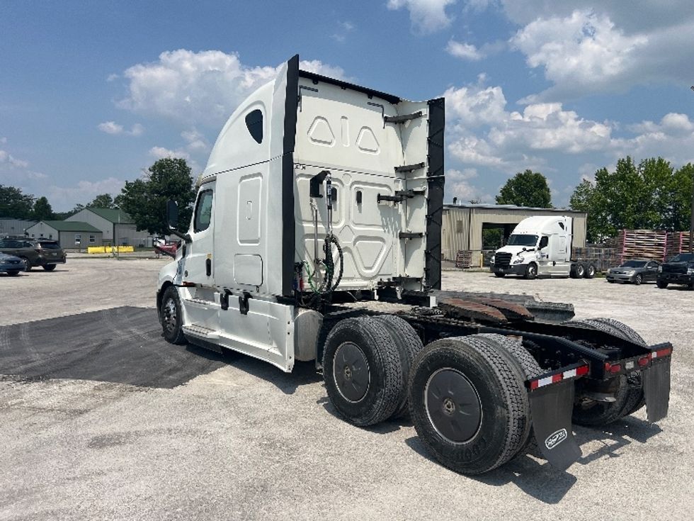 Sleeper Tractor-Heavy Duty Tractors-Freightliner-2020-T12664ST-Sellersburg-IN-520,243\n\t\tmiles-$ 61,000 - Image 5