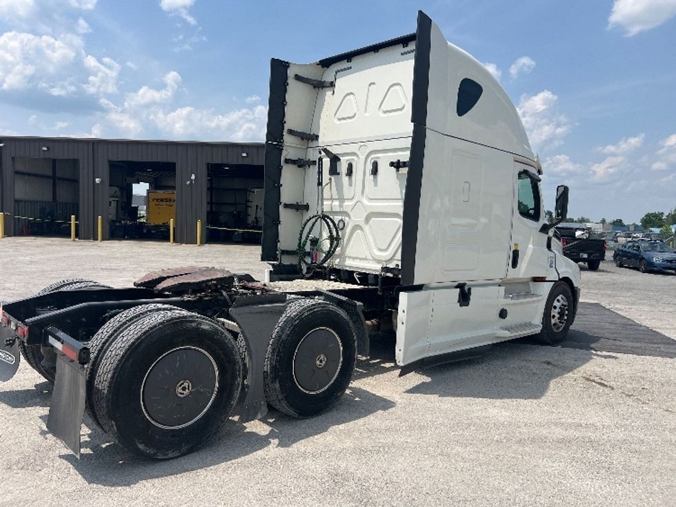 Sleeper Tractor-Heavy Duty Tractors-Freightliner-2020-T12664ST-Sellersburg-IN-520,243\n\t\tmiles-$ 61,000 - Image 7