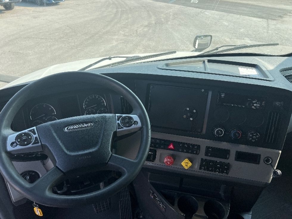 Sleeper Tractor-Heavy Duty Tractors-Freightliner-2020-T12664ST-Sellersburg-IN-528,144\n\t\tmiles-$ 60,500 - Image 11