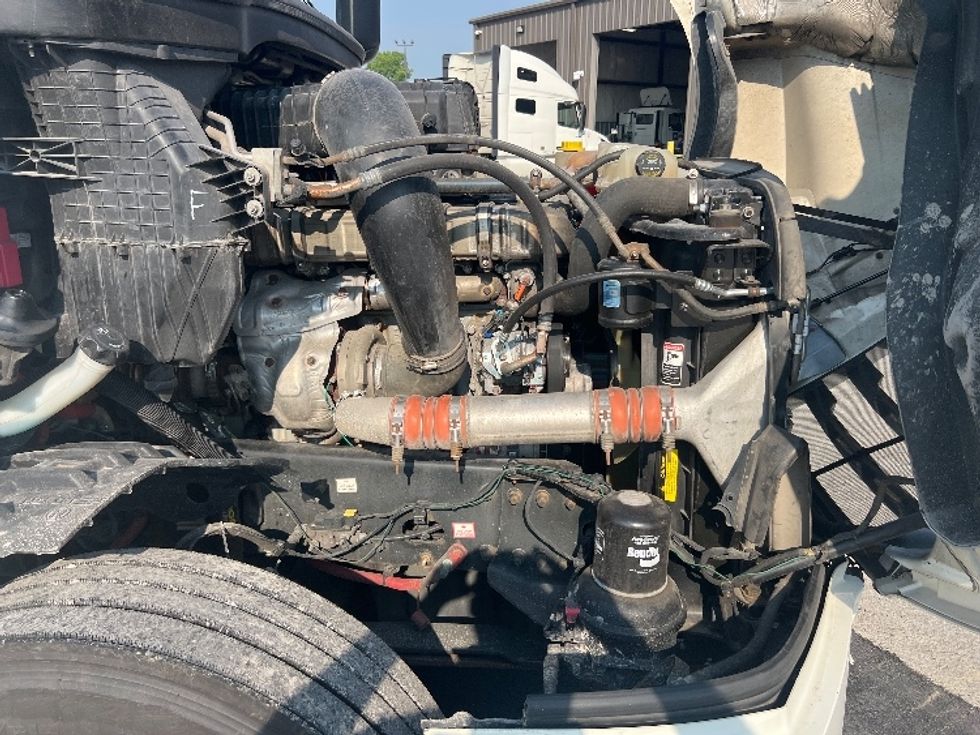 Sleeper Tractor-Heavy Duty Tractors-Freightliner-2020-T12664ST-Sellersburg-IN-528,144\n\t\tmiles-$ 60,500 - Image 20