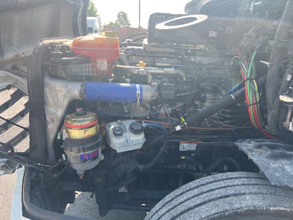 Sleeper Tractor-Heavy Duty Tractors-Freightliner-2020-T12664ST-Sellersburg-IN-528,144\n\t\tmiles-$ 60,500 - Image 21