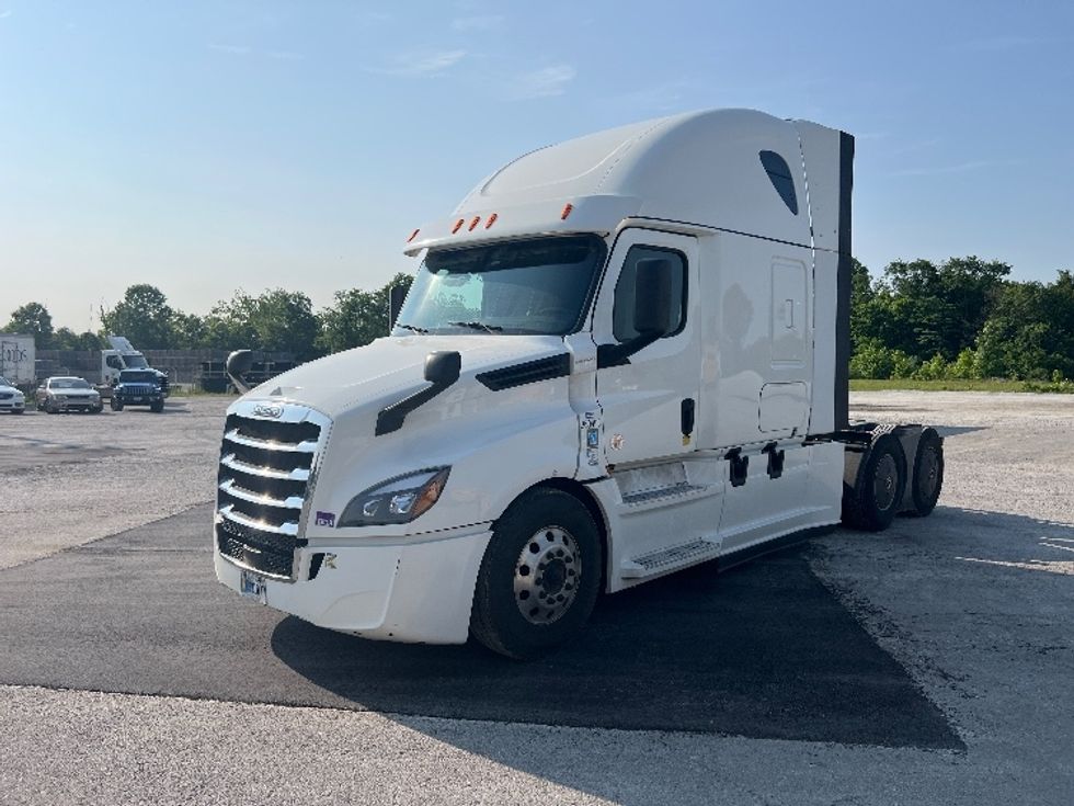 Sleeper Tractor-Heavy Duty Tractors-Freightliner-2020-T12664ST-Sellersburg-IN-528,144\n\t\tmiles-$ 60,500 - Image 3