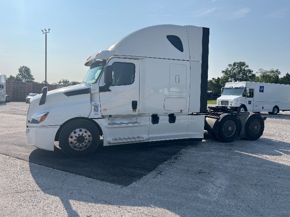 Sleeper Tractor-Heavy Duty Tractors-Freightliner-2020-T12664ST-Sellersburg-IN-528,144\n\t\tmiles-$ 60,500 - Image 4
