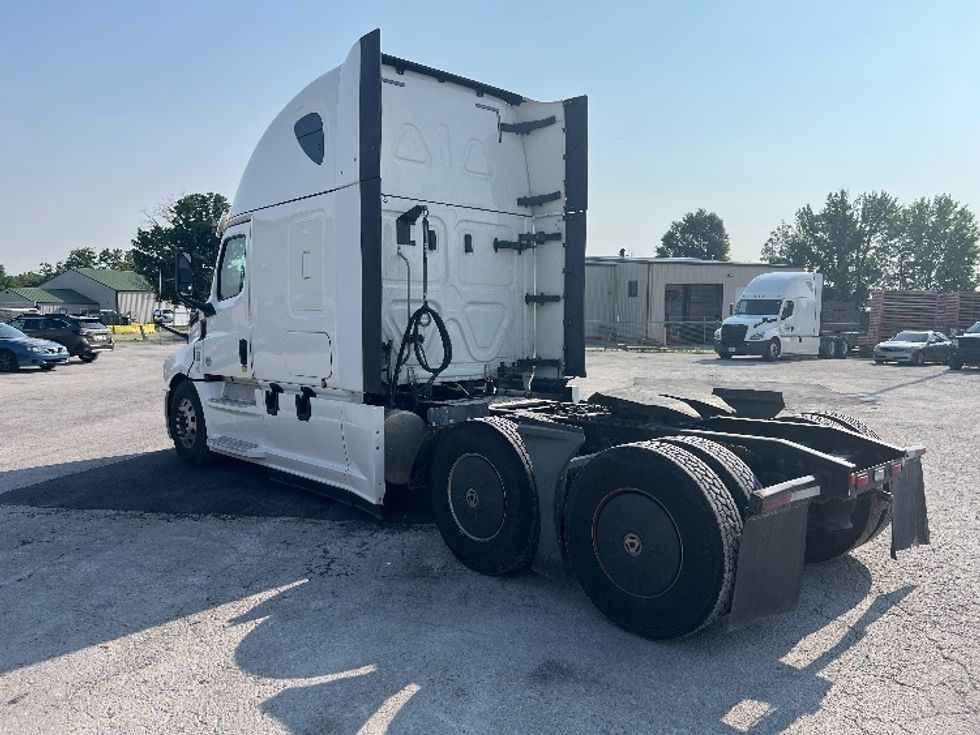 Sleeper Tractor-Heavy Duty Tractors-Freightliner-2020-T12664ST-Sellersburg-IN-528,144\n\t\tmiles-$ 60,500 - Image 5