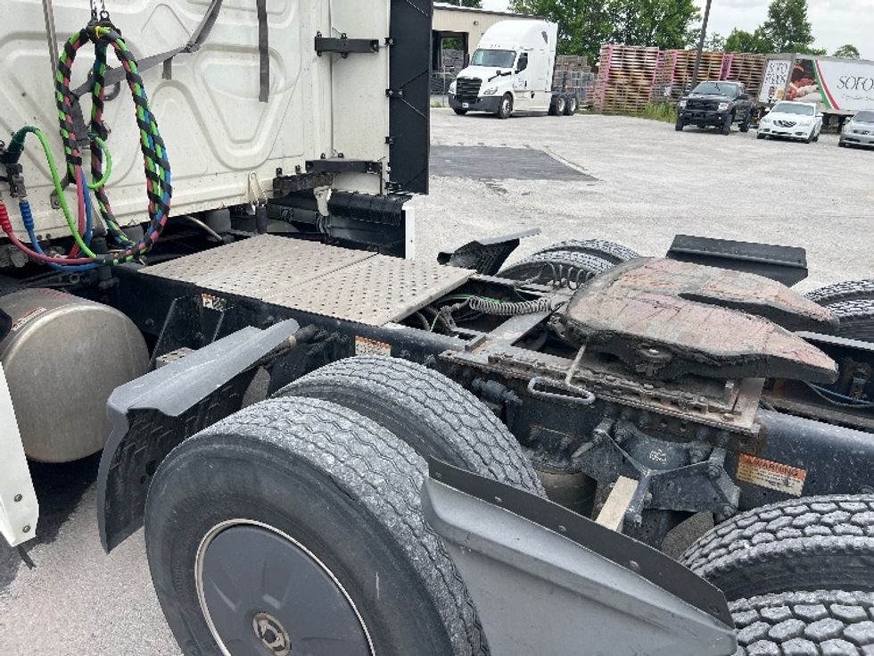 Sleeper Tractor-Heavy Duty Tractors-Freightliner-2020-T12664ST-Sellersburg-IN-567,987\n\t\tmiles-$ 57,000 - Image 22
