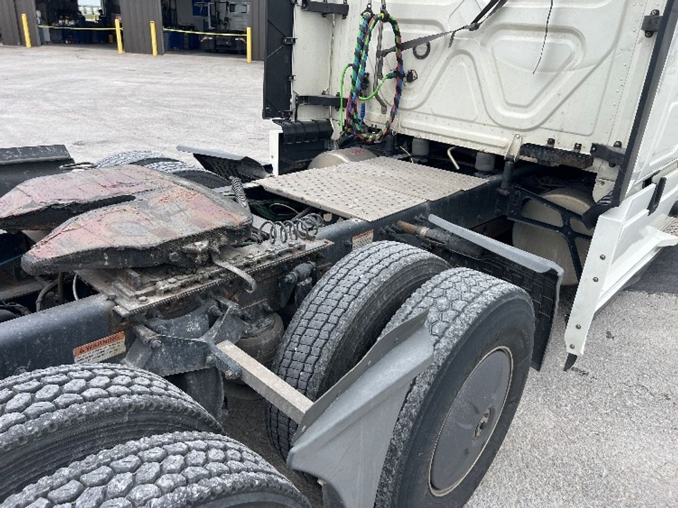 Sleeper Tractor-Heavy Duty Tractors-Freightliner-2020-T12664ST-Sellersburg-IN-567,987\n\t\tmiles-$ 57,000 - Image 23