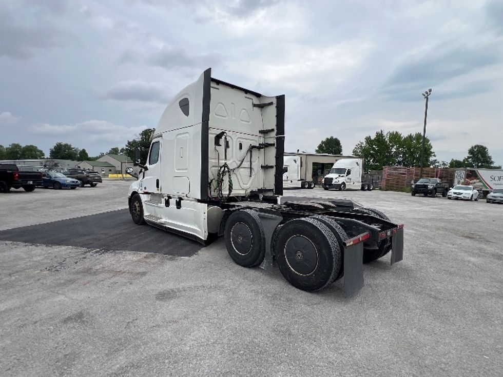 Sleeper Tractor-Heavy Duty Tractors-Freightliner-2020-T12664ST-Sellersburg-IN-567,987\n\t\tmiles-$ 57,000 - Image 5