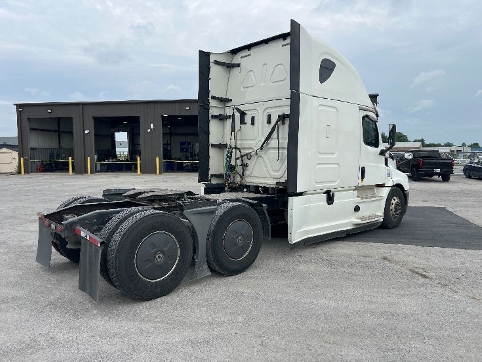 Sleeper Tractor-Heavy Duty Tractors-Freightliner-2020-T12664ST-Sellersburg-IN-567,987\n\t\tmiles-$ 57,000 - Image 7