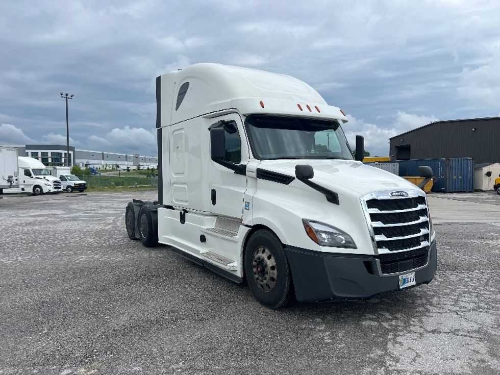 Sleeper Tractor-Heavy Duty Tractors-Freightliner-2020-T12664ST-Sellersburg-IN-568,355\n\t\tmiles-$ 57,000 - Image 1
