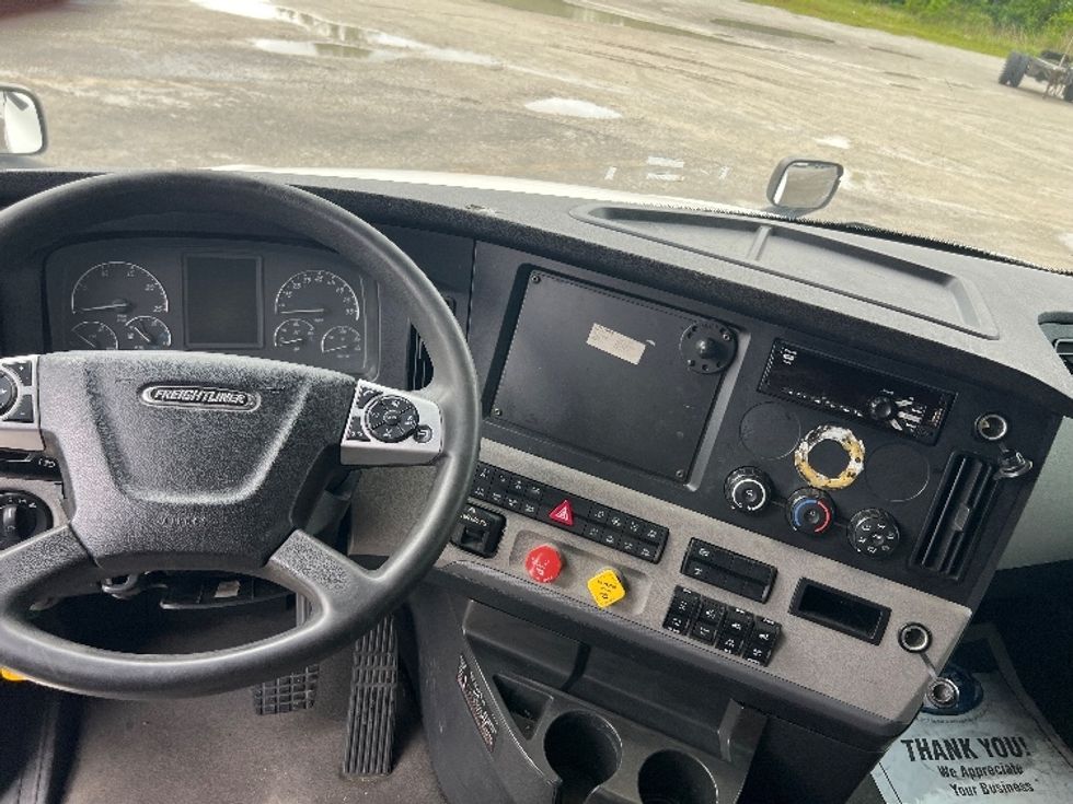 Sleeper Tractor-Heavy Duty Tractors-Freightliner-2020-T12664ST-Sellersburg-IN-568,355\n\t\tmiles-$ 57,000 - Image 11