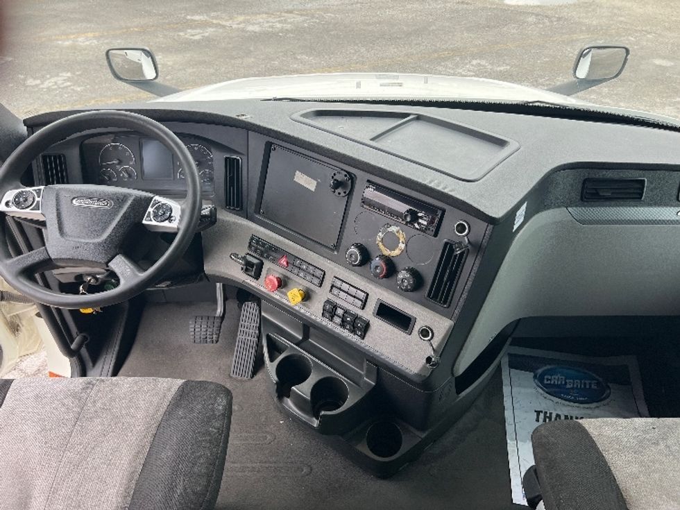 Sleeper Tractor-Heavy Duty Tractors-Freightliner-2020-T12664ST-Sellersburg-IN-568,355\n\t\tmiles-$ 57,000 - Image 12