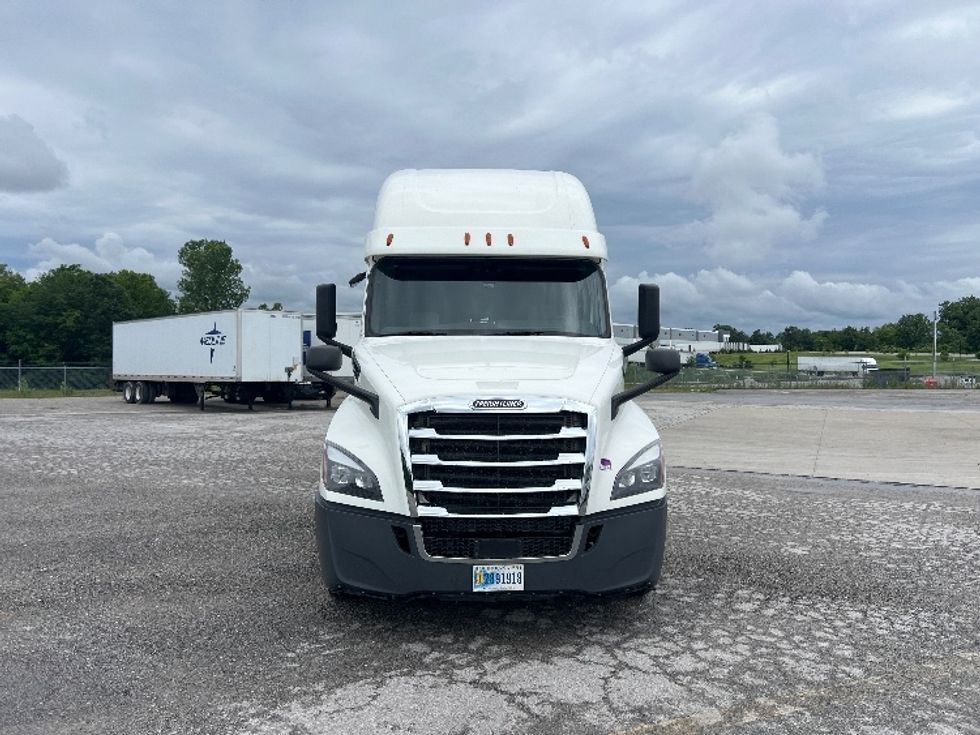 Sleeper Tractor-Heavy Duty Tractors-Freightliner-2020-T12664ST-Sellersburg-IN-568,355\n\t\tmiles-$ 57,000 - Image 2