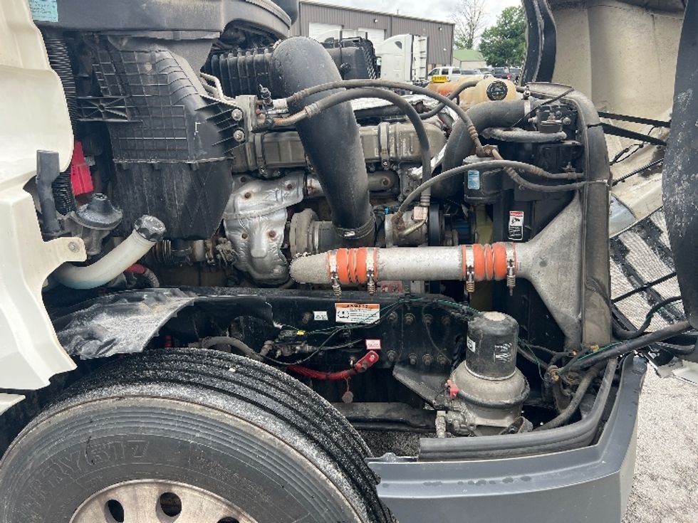 Sleeper Tractor-Heavy Duty Tractors-Freightliner-2020-T12664ST-Sellersburg-IN-568,355\n\t\tmiles-$ 57,000 - Image 20