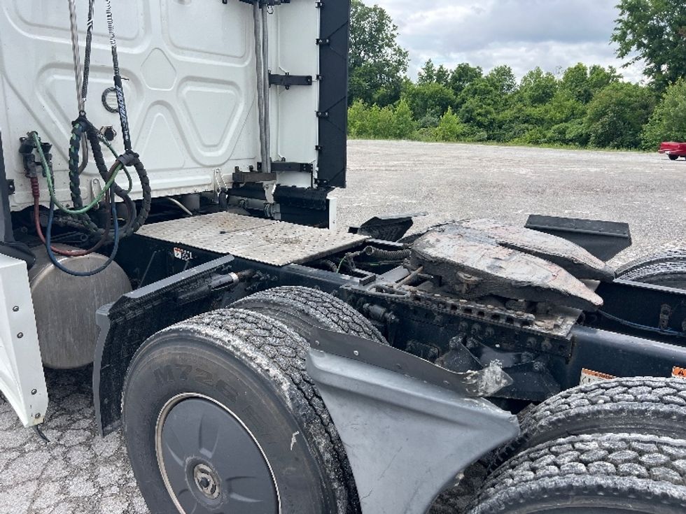 Sleeper Tractor-Heavy Duty Tractors-Freightliner-2020-T12664ST-Sellersburg-IN-568,355\n\t\tmiles-$ 57,000 - Image 22