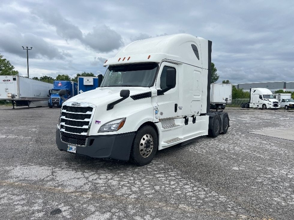 Sleeper Tractor-Heavy Duty Tractors-Freightliner-2020-T12664ST-Sellersburg-IN-568,355\n\t\tmiles-$ 57,000 - Image 3
