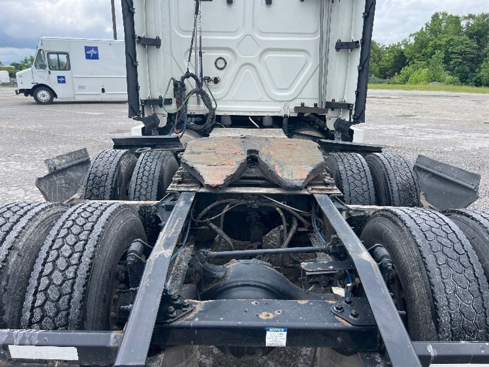 Sleeper Tractor-Heavy Duty Tractors-Freightliner-2020-T12664ST-Sellersburg-IN-568,355\n\t\tmiles-$ 57,000 - Image 6
