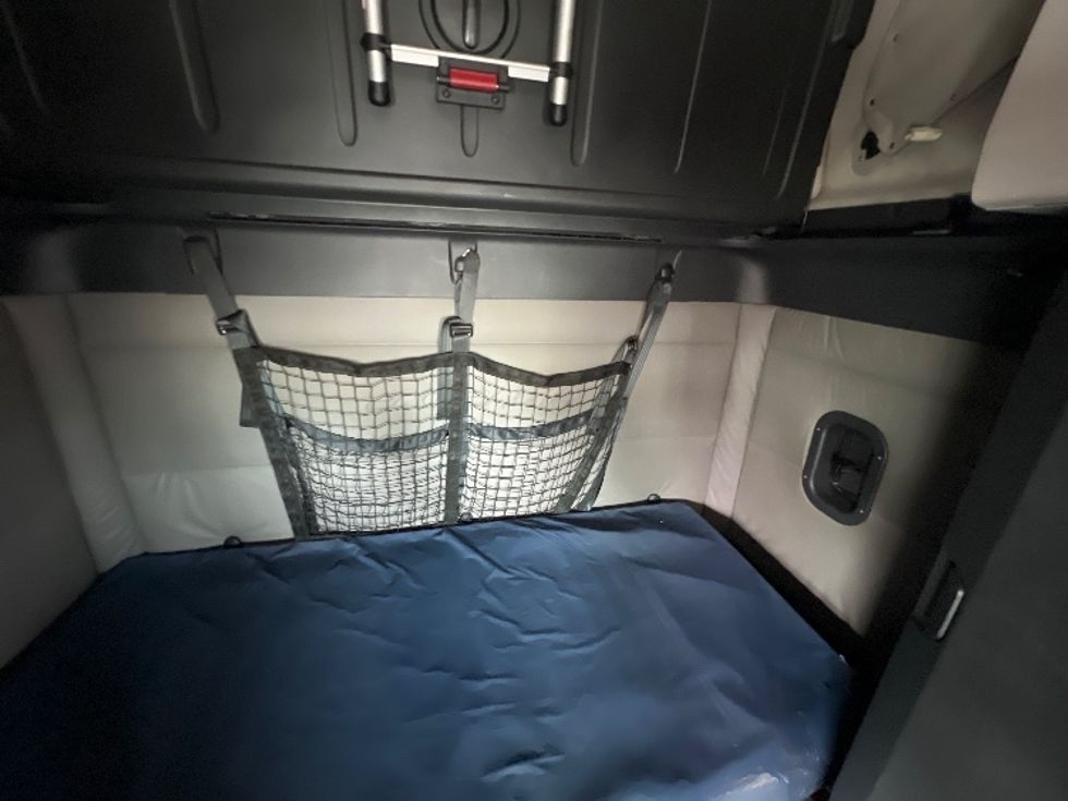 Sleeper Tractor-Heavy Duty Tractors-Freightliner-2020-T12664ST-Sellersburg-IN-568,968\n\t\tmiles-$ 57,000 - Image 17