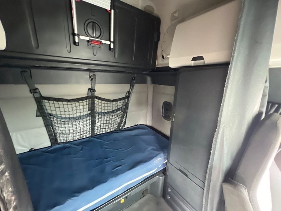 Sleeper Tractor-Heavy Duty Tractors-Freightliner-2020-T12664ST-Sellersburg-IN-568,968\n\t\tmiles-$ 57,000 - Image 19