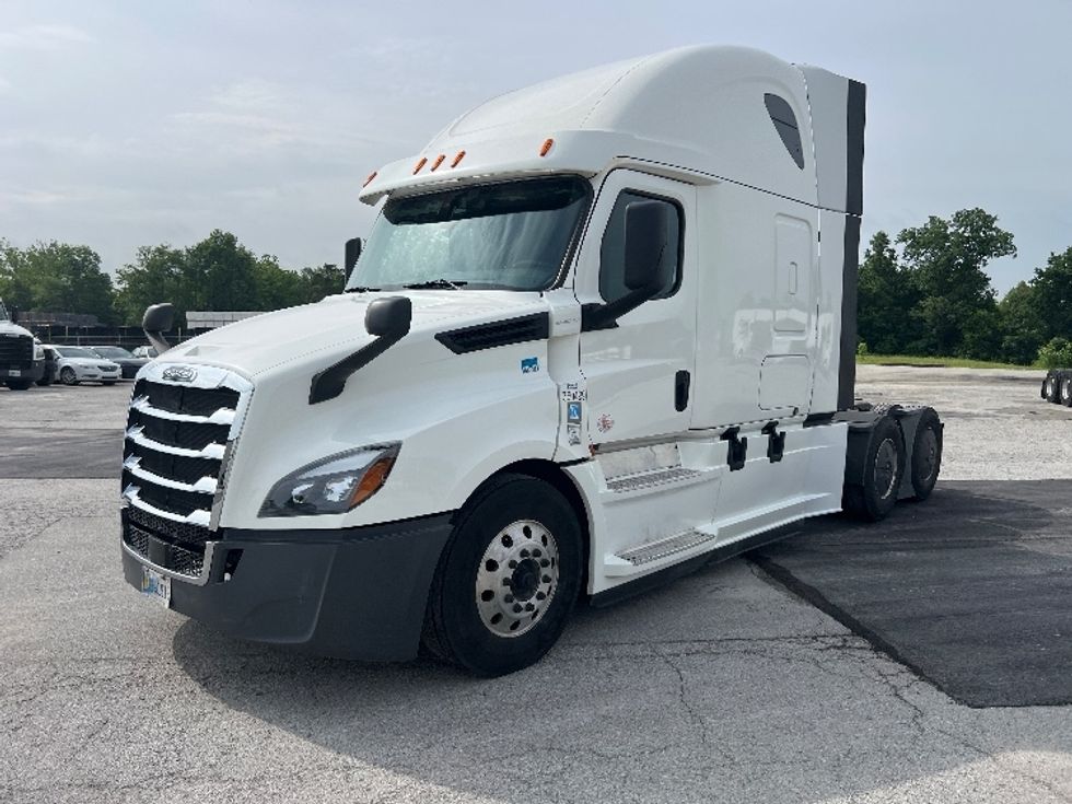 Sleeper Tractor-Heavy Duty Tractors-Freightliner-2020-T12664ST-Sellersburg-IN-568,968\n\t\tmiles-$ 57,000 - Image 3