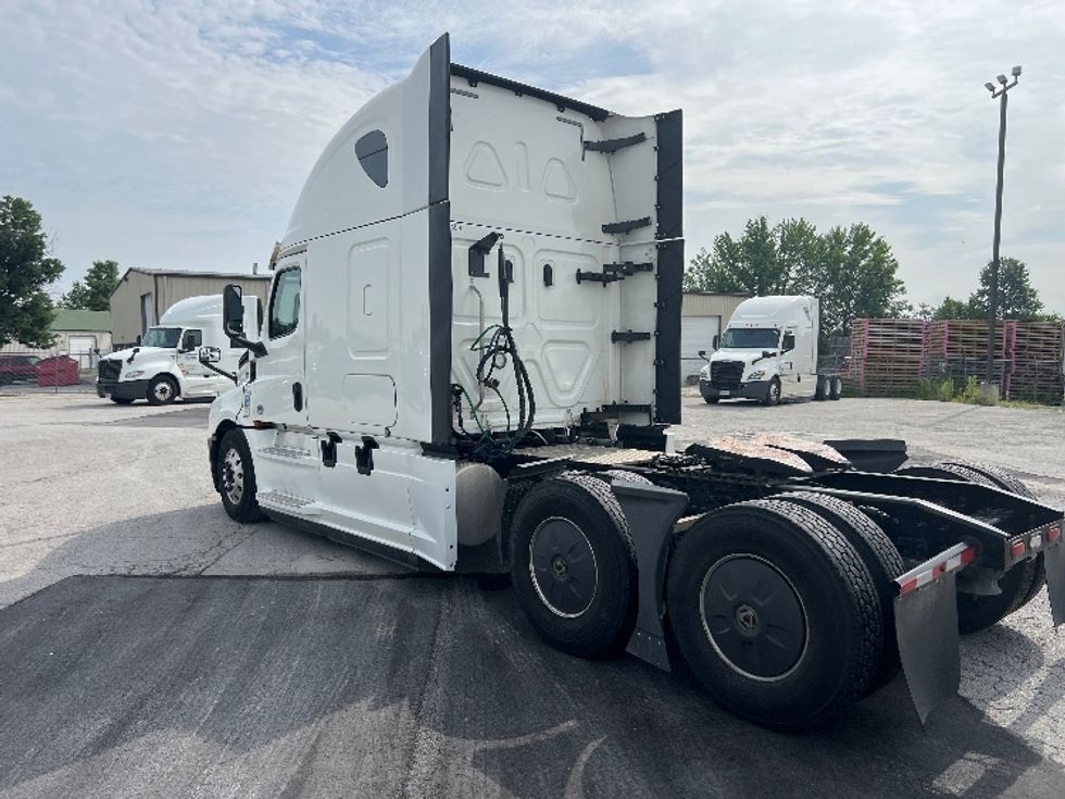 Sleeper Tractor-Heavy Duty Tractors-Freightliner-2020-T12664ST-Sellersburg-IN-568,968\n\t\tmiles-$ 57,000 - Image 5