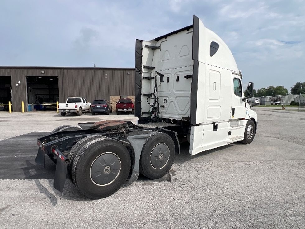 Sleeper Tractor-Heavy Duty Tractors-Freightliner-2020-T12664ST-Sellersburg-IN-568,968\n\t\tmiles-$ 57,000 - Image 7